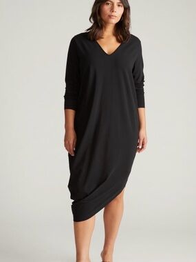 Universal Standard V-Neck Long Sleeve Geneva in Black